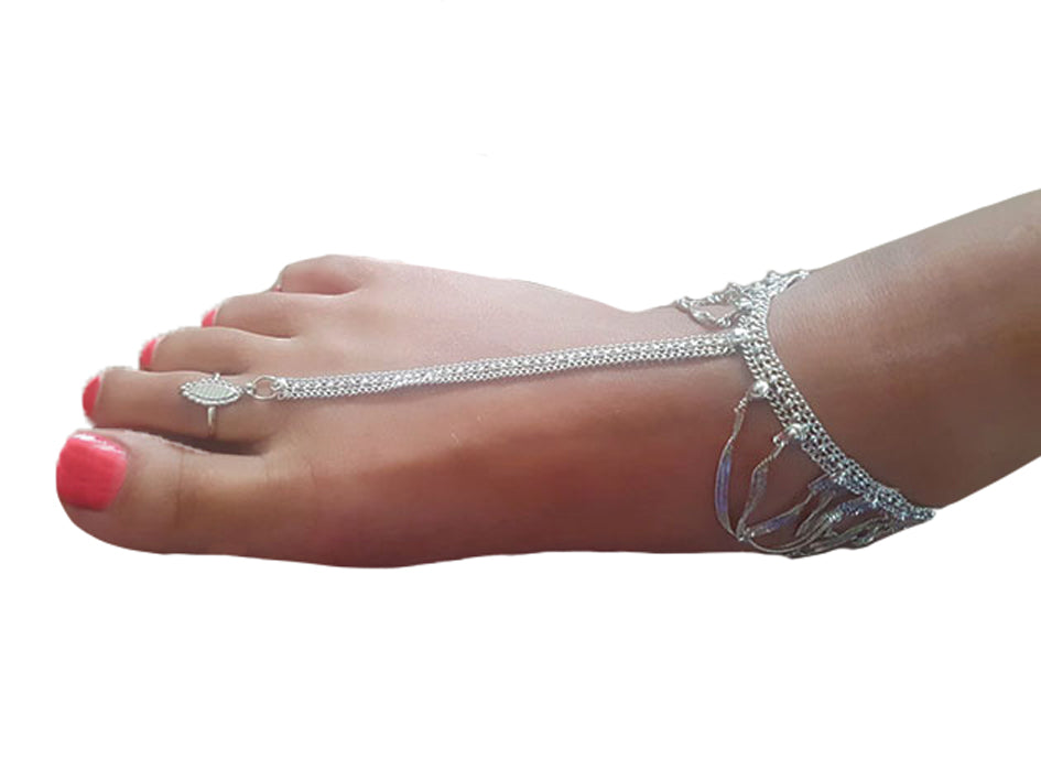 Fußschmuck mit verstellbarem Ring und Fesselriemchen in Silber