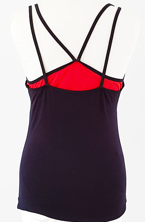Schwarzes Racerback-Tanktop mit rotem Oberteil