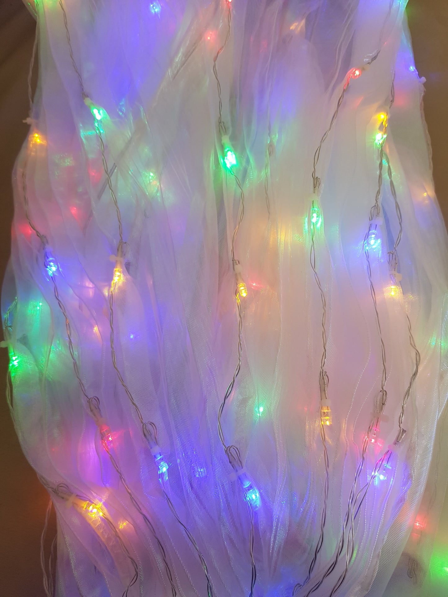 Isis Wings Organza mit LED-Lichtern in verschiedenen Farben