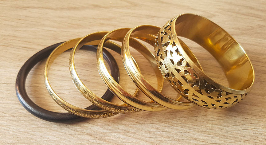 Schönes Set goldfarbener Armbänder (Bollywood) Nickelfrei