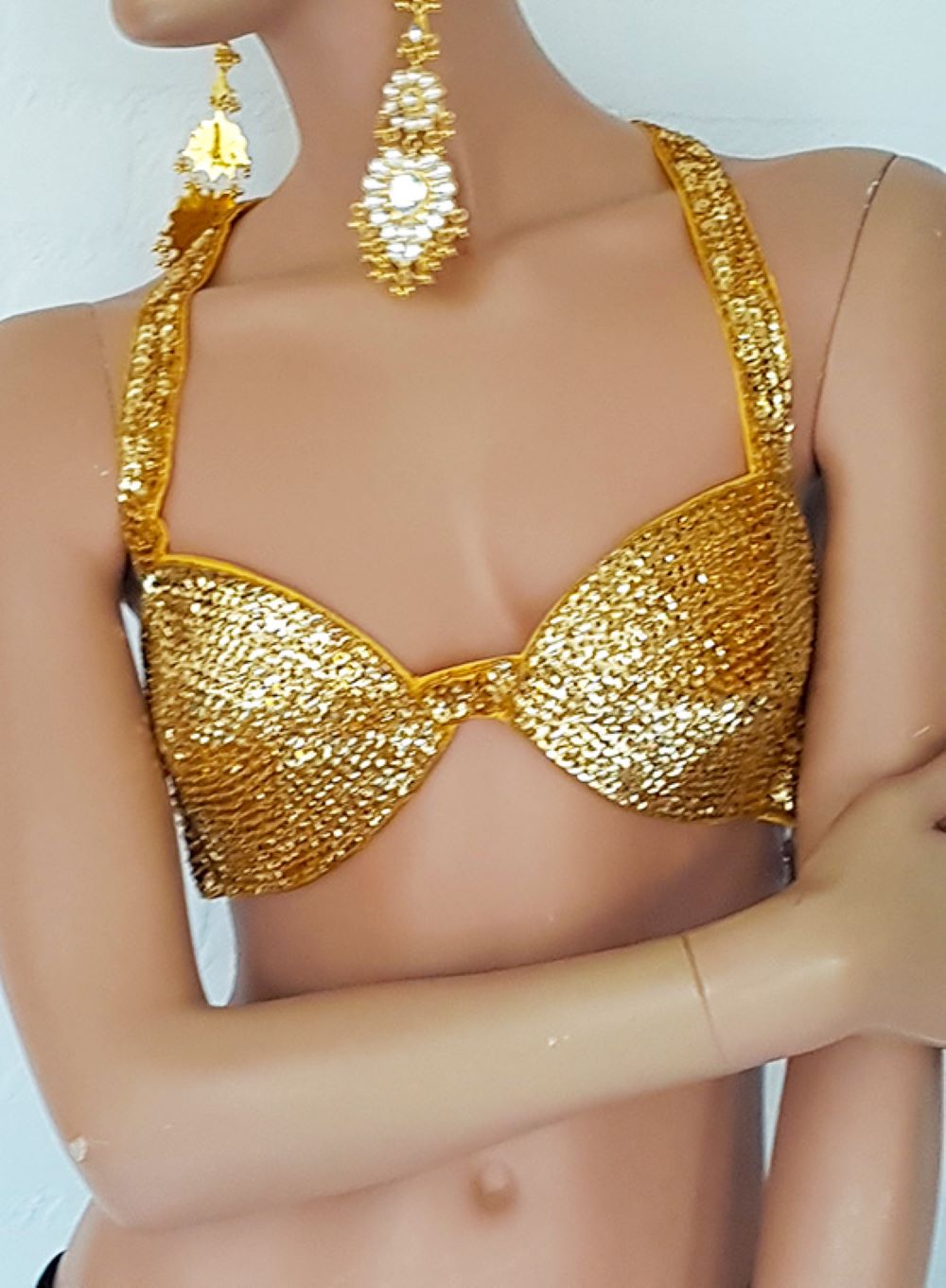Schöner BH ganz in Gold, handbestickt mit Pailletten.