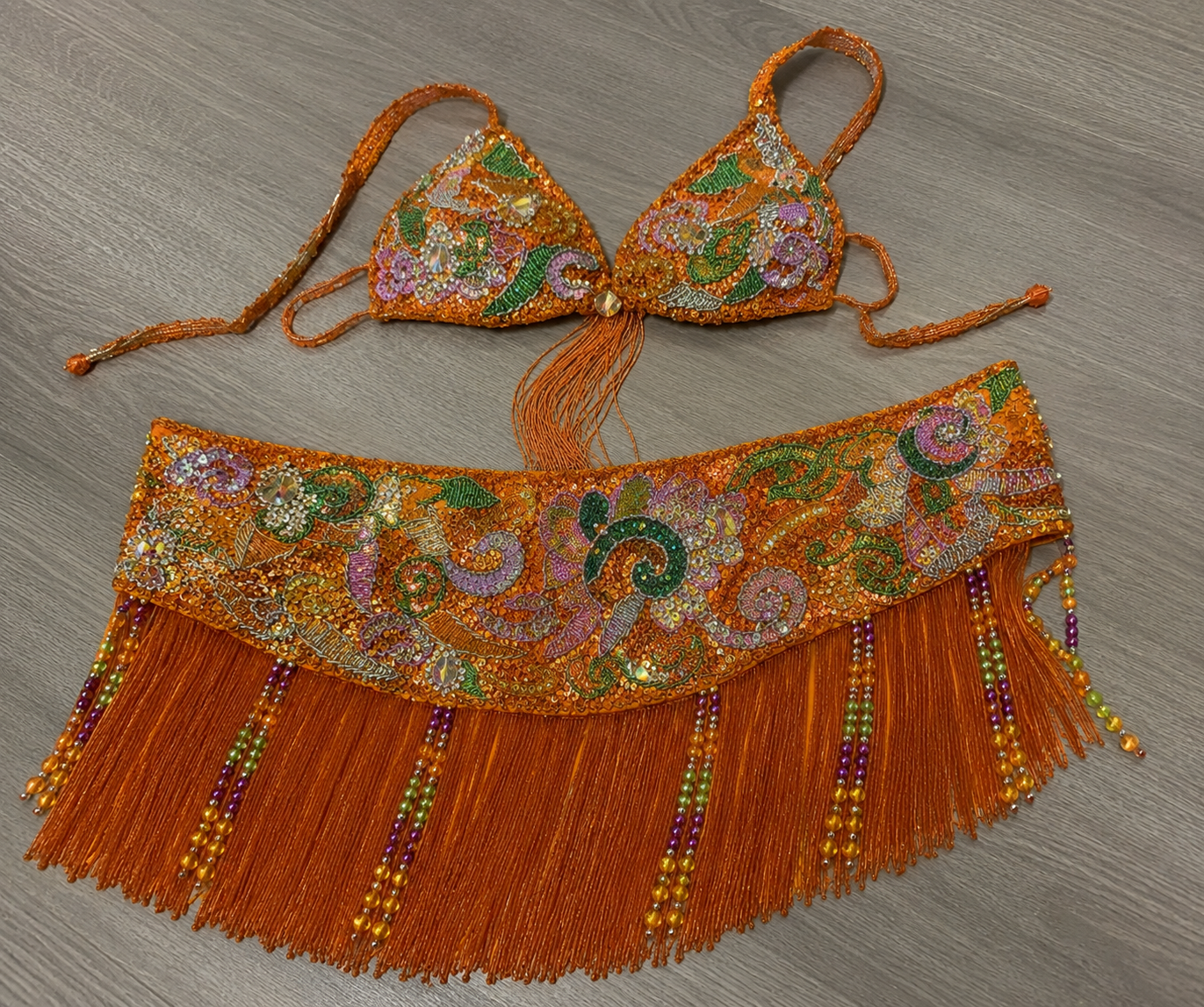 Bauchtanzkostüm BH und Gürtel orange mit grün