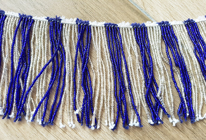 Perlenkette mit blau/transparent weißen Strängen 10cm