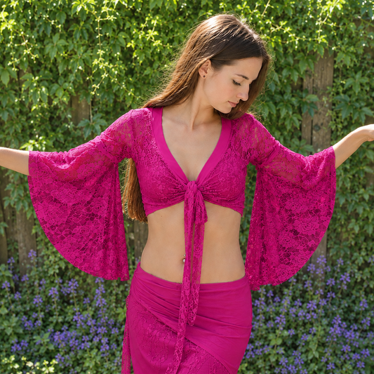 Das Oberteil besteht komplett aus Spitzen-Stretchstoff in Fuchsia