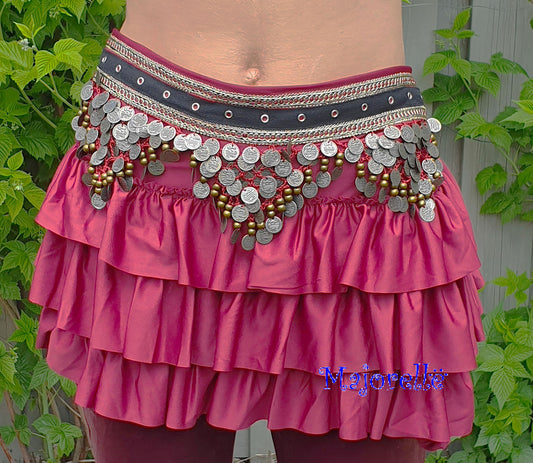Tribal Hüfttuch mit dunklen Münzen in Burgundy