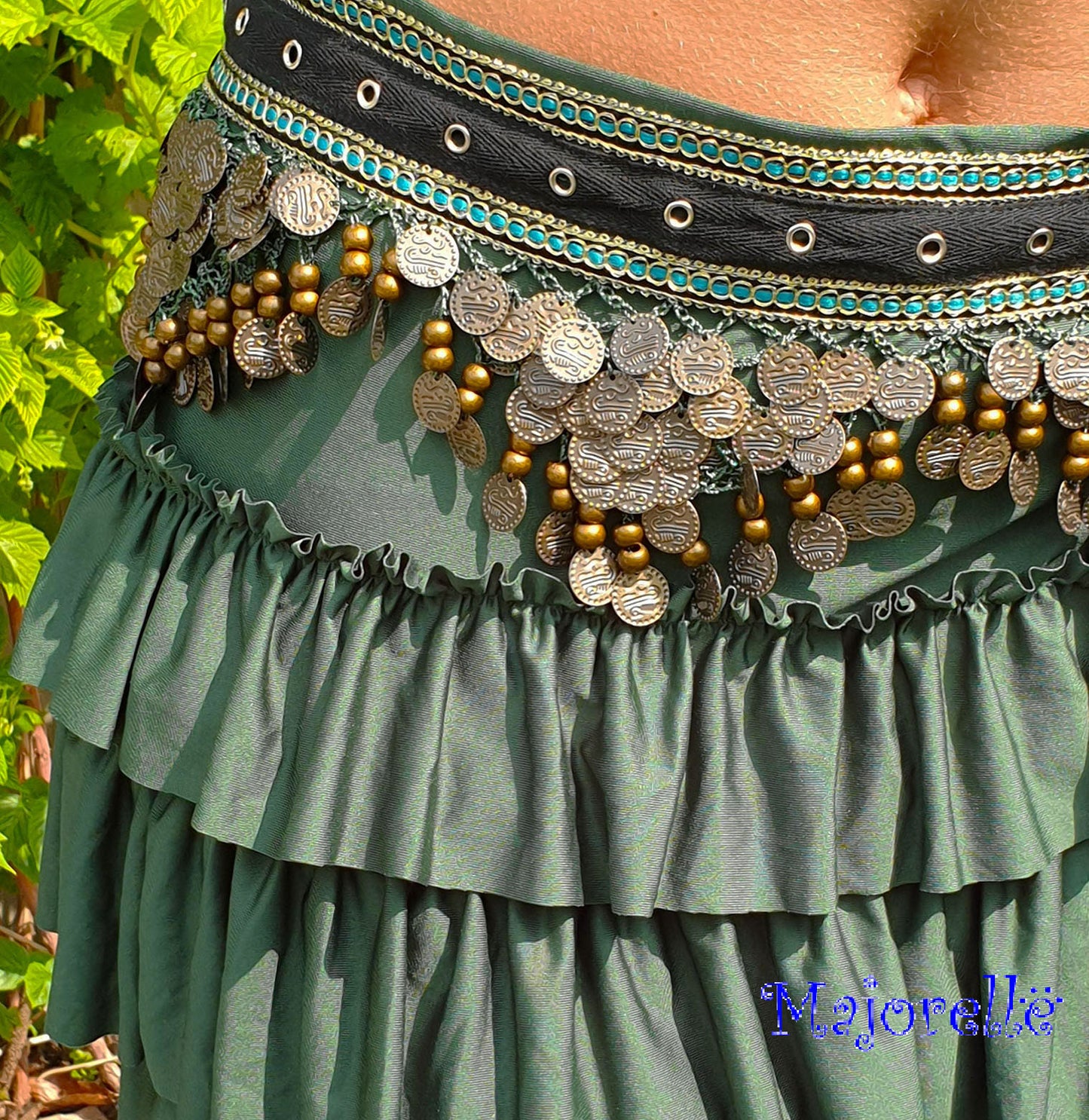 Tribal Hüfttuch mit dunklen Münzen in Grün