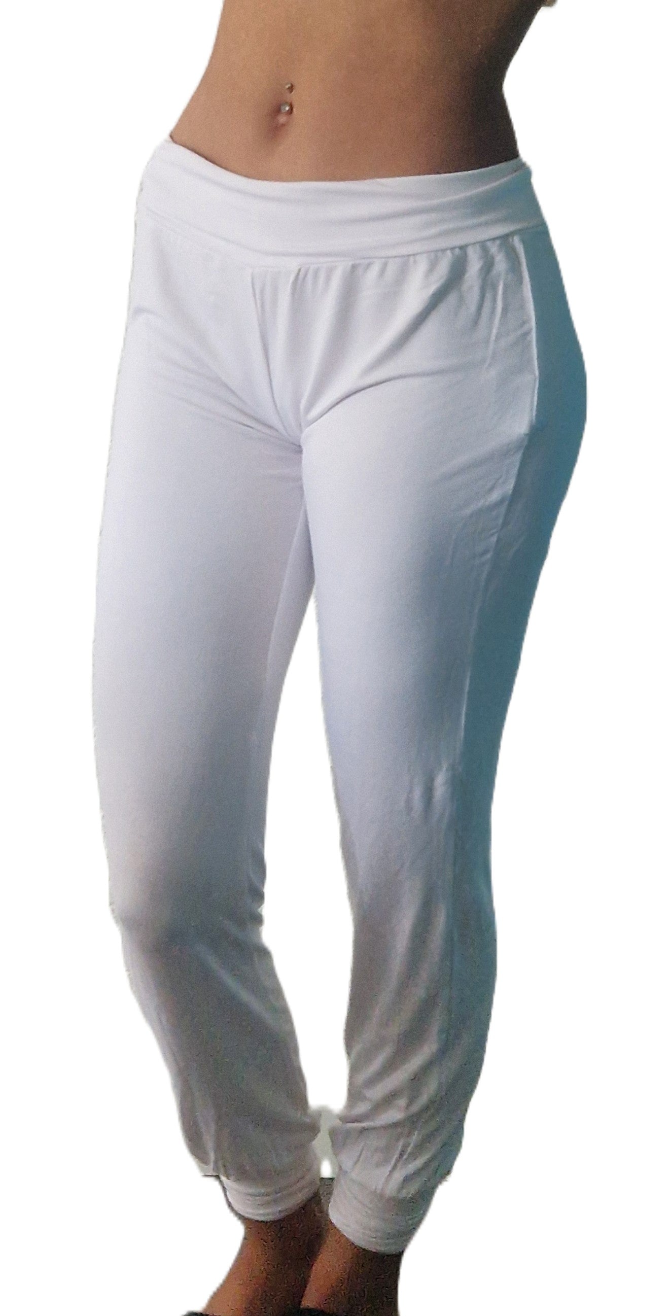 Lange Yogahose mit Bündchen weiß. Aus 92 % Bambustextil