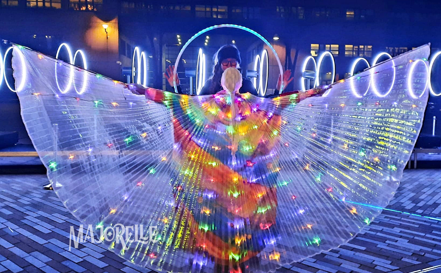 Isis Wings Organza mit LED-Lichtern in verschiedenen Farben