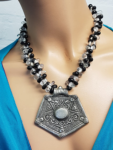Tribalkette mit Amulett