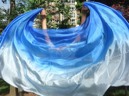 Seidenschleier mit Farbverlauf in Blau