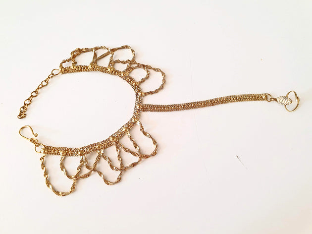 Fußschmuck mit verstellbarem Ring und Fesselriemchen in Gold