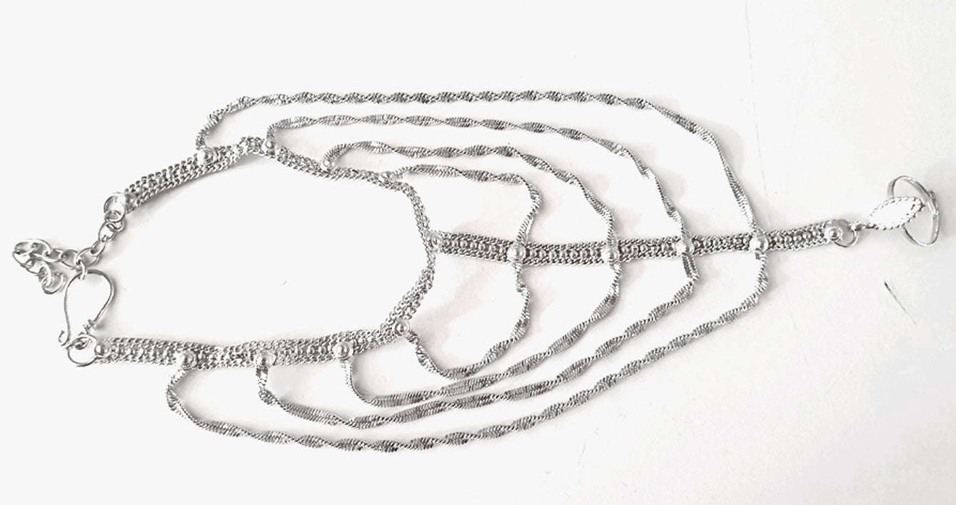 Fußschmuck mit verstellbarem Ring und Fesselriemchen in Silber