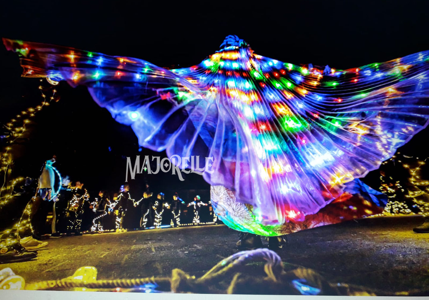Isis Wings Organza mit LED-Lichtern in verschiedenen Farben