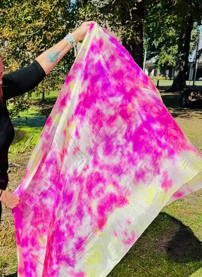 Seidenschleier in Orange, Fuchsia, Lila

 Neue Seidenschleier aus wunderschöner Qualitätsseide.

 2,7 m x 114 cm (Rechteck)