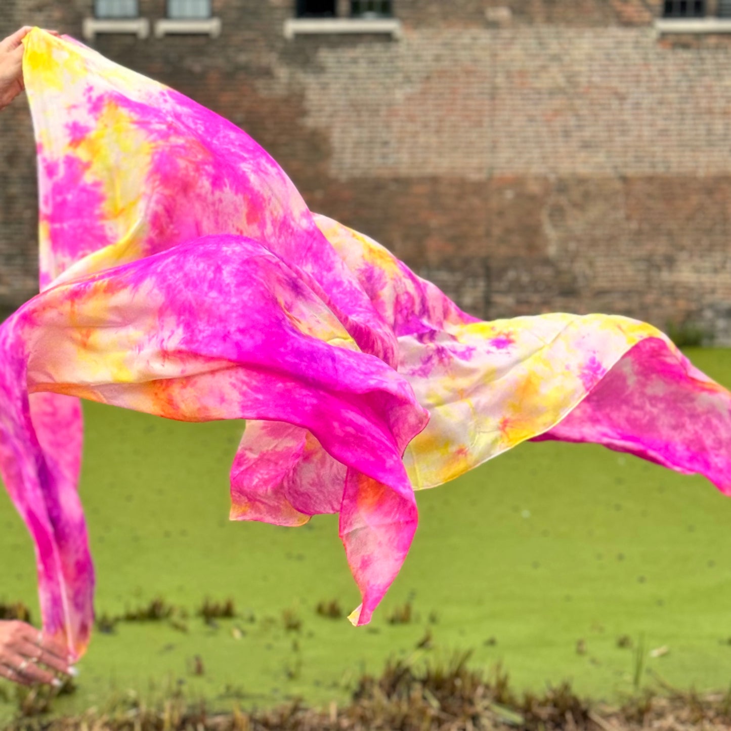 Seidenschleier in Orange, Fuchsia, Lila

 Neue Seidenschleier aus wunderschöner Qualitätsseide.

 2,7 m x 114 cm (Rechteck)